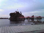能生弁天岩